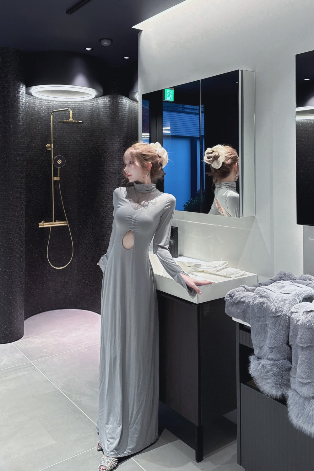 デザインオープンカットロングワンピース