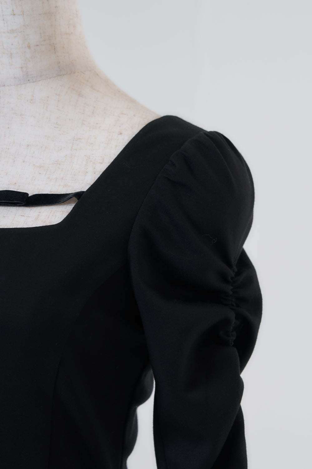 ベロアリボンカットミニワンピース